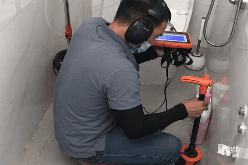 Thợ siêu âm tìm rò rỉ nước tại Hà Nội